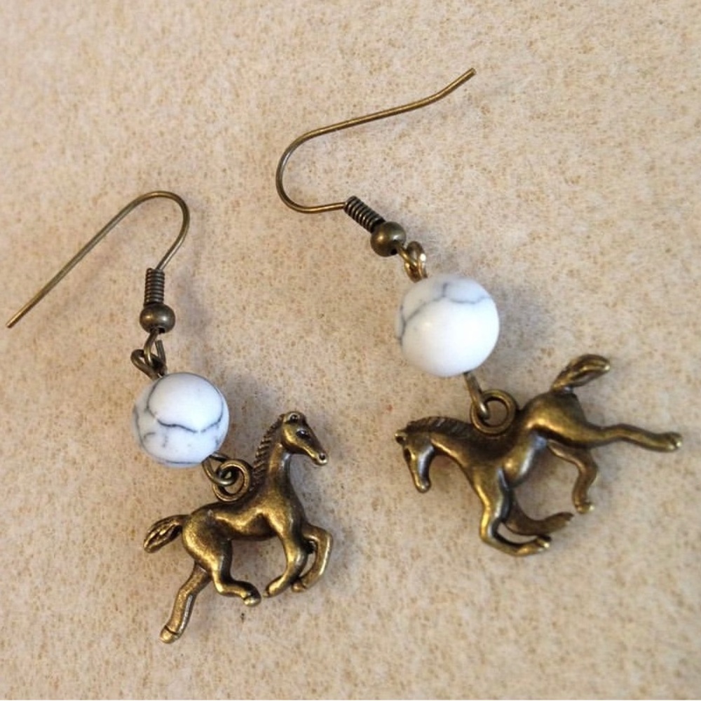 NEW*** Brass horse with Howlite* gemstones
